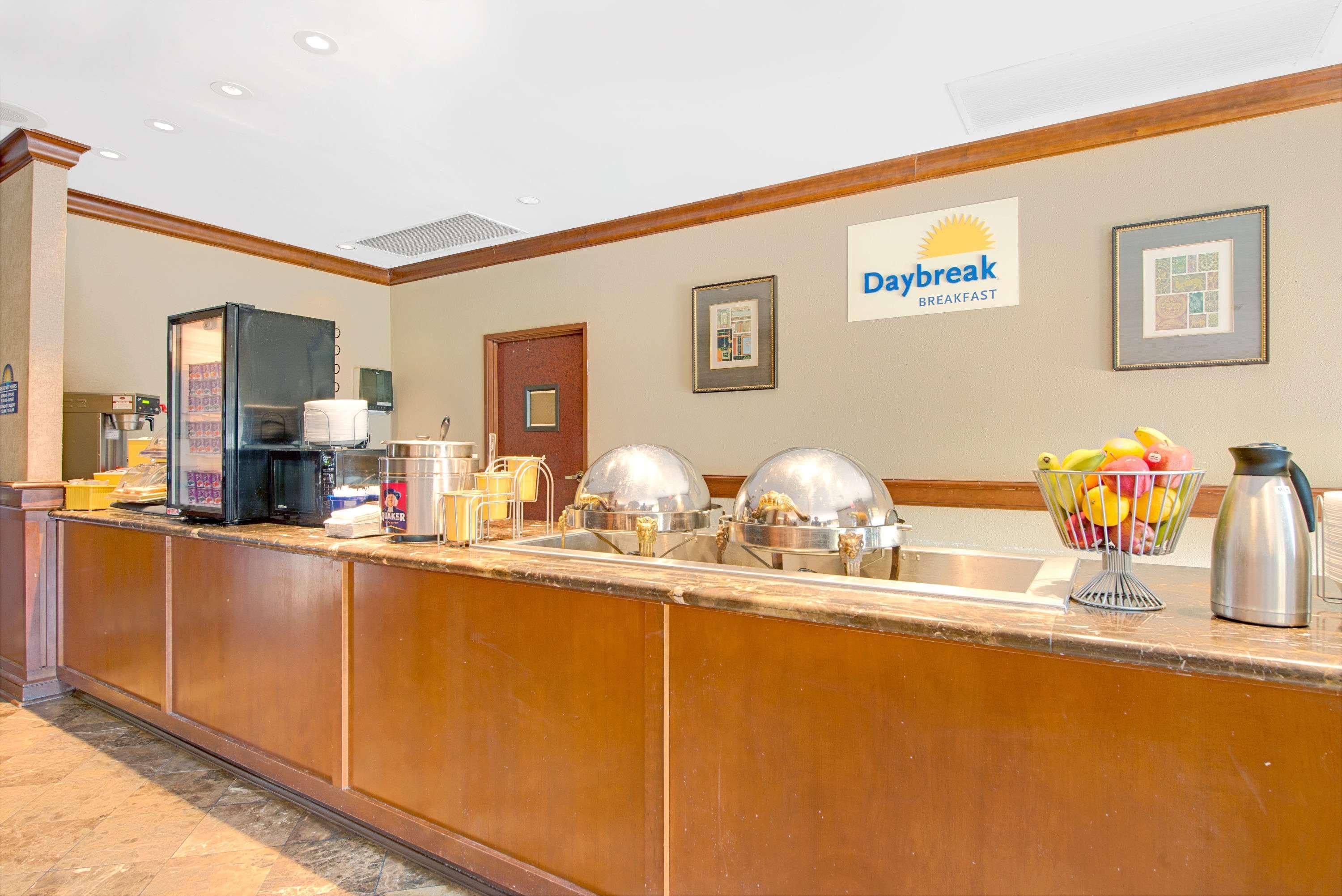 Days Inn By Wyndham St. Louis/Westport Mo Maryland Heights Extérieur photo